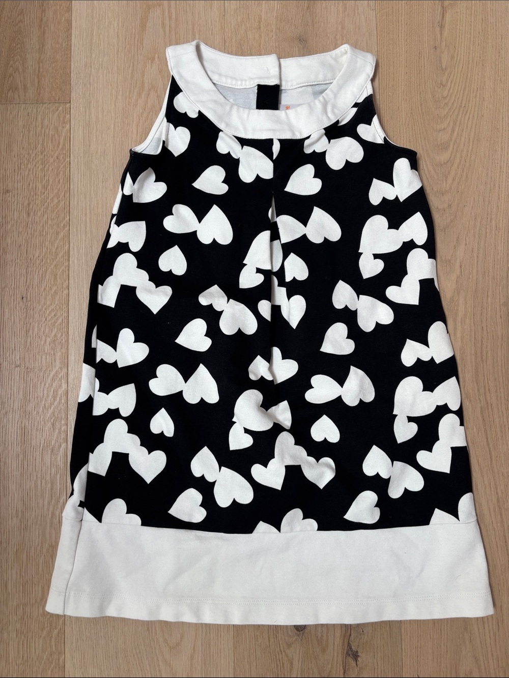 Heart sleeveless dress